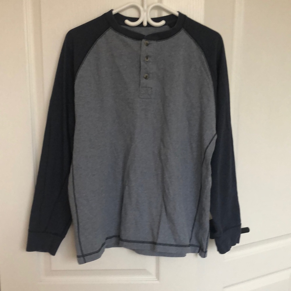 Two-tone blue long sleeve shirt with button detail